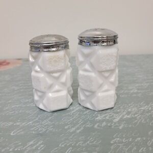 Vintage Westmoreland Old Quilt White Milk Glass Salt & Pepper Shaker Set / Nice!